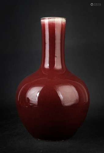 清代 霁红釉天球瓶