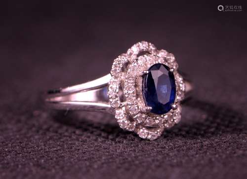 斯里兰卡蓝宝石戒指