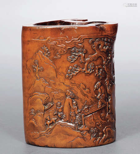 十八世紀 黃花梨浮雕故事人物隨形筆筒