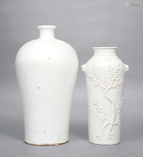 白釉暗刻龍紋梅瓶 連白釉雕瓷鋪首梅花紋瓶
