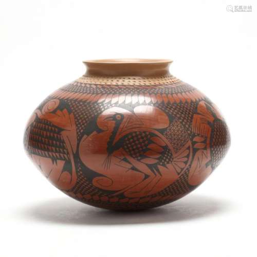 Mata Ortiz, Large Pottery Vessel by Lucy Mora Bugarini