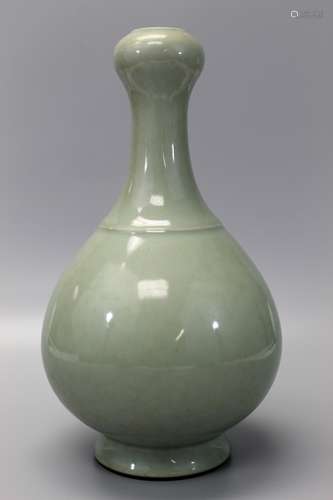 Chinese celadon porcelain vase, Yongzheng mark.