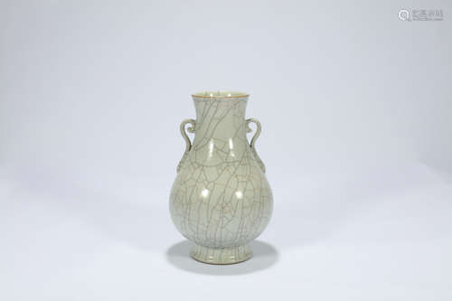 Chinese Ge Ware porcelain vase.