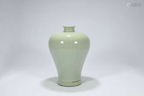 Chinese Ge Ware porcelain Meiping vase, Qianlong mark.