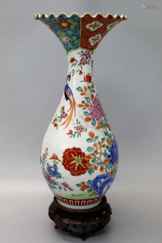 Japanese hand painted porcelain vase, 19th Century.