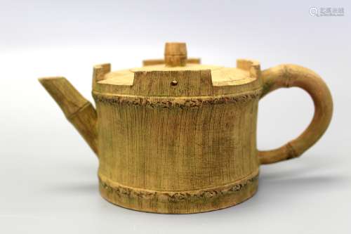 Chinese yixing teapot.