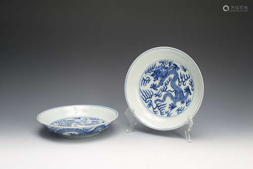 Pair Chinese blue and white porcelain dragon plates,