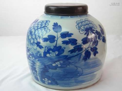 CHINESE ANTIQUE BLUE AND WHITE JAR QIAN LONG PERIOD