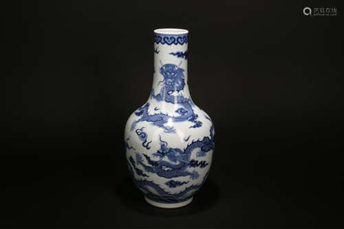 A Chinese Blue and White Porcelain Vase