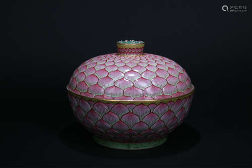 A Chinese Porcelain Bowl with Cover