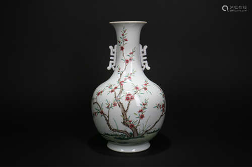 A Chinese Porcelain Vase