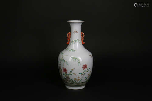 A Chinese Porcelain Vase