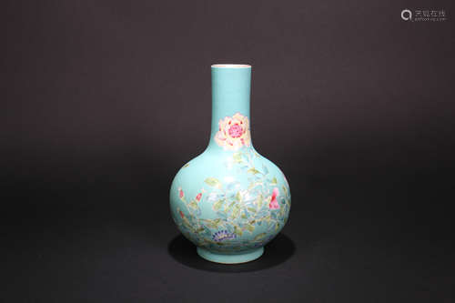 A Chinese Porcelain Vase