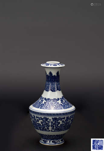 A Chinese Blue and White Porcelain Vase