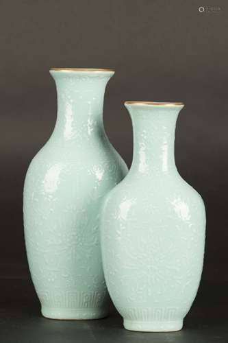 A Set of Two Chinese Porcelain Vases