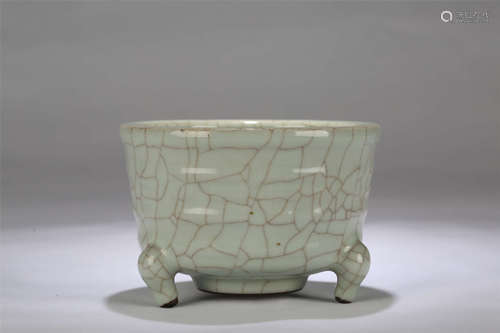 A Chinese Ge-Type Porcelain Water Pot