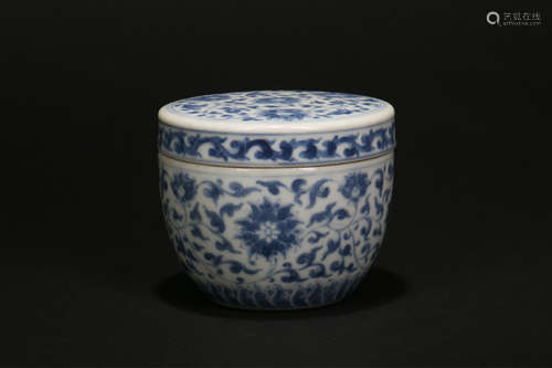 A Chinese Blue and White Porcelain Box with Cover