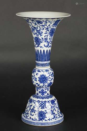 A Chinese Blue and White Porcelain Vase