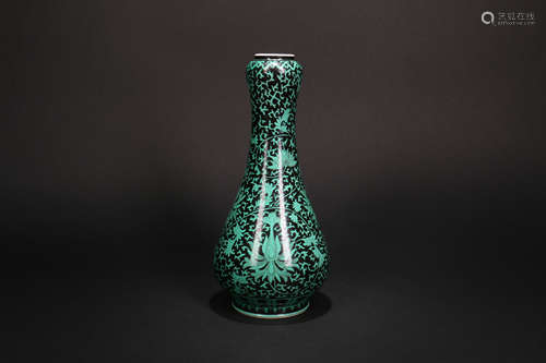 A Chinese Porcelain Vase