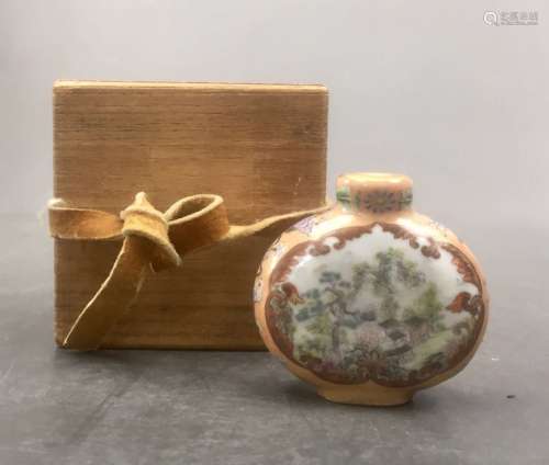 Qianlong Mark, Chinese Famille Rose Snuff Bottle