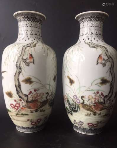 Ju Ren Tang Mark, Pair of Chinese Famille Rose Vases