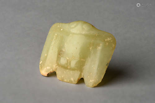 HONGSHAN CULTURE YELLOW JADE CARVED 'BIRD' ORNAMENT