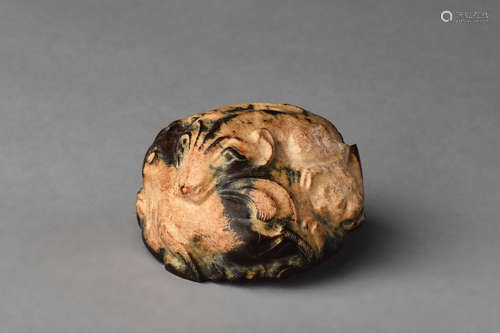 JADE CARVED 'TIGER AND RAM' PAPER WEIGHT