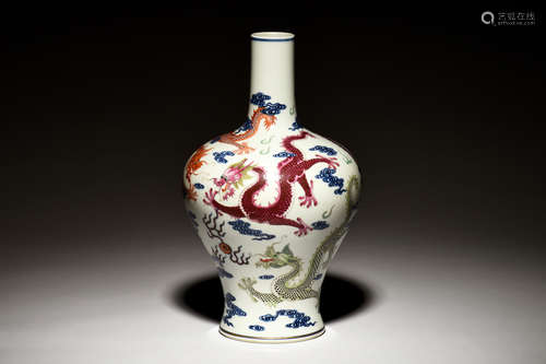 FAMILLE ROSE 'DRAGONS' VASE