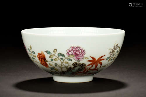 FAMILLE ROSE 'FLOWERS' BOWL