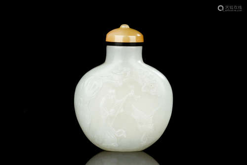 WHITE JADE CARVED SNUFF BOTTLE