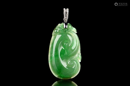 18K WG JADEITE CARVED RUYI PENDANT WITH DIAMONDS