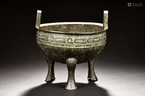 BRONZE TRIPOD RITUAL FOOD VESSEL, DING