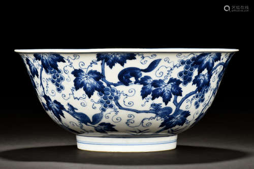 BLUE AND WHITE 'GRAPES' BOWL