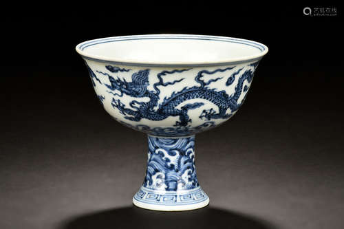 BLUE AND WHITE 'DRAGON' STEM CUP