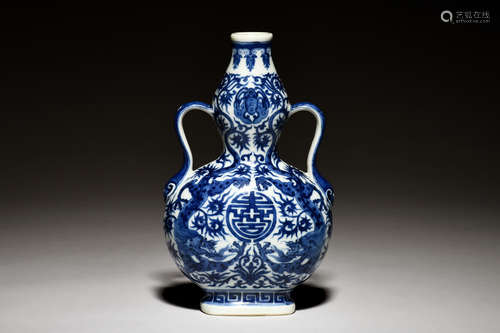 BLUE AND WHITE 'DRAGONS' VASE