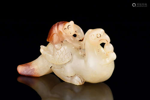 JADE CARVED 'BIRD' ORNAMENT