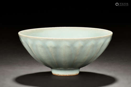 LONGQUAN WARE LOBED BOWL