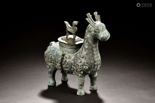 ARCHAIC BRONZE CAST 'BULL' VESSEL, ZUN