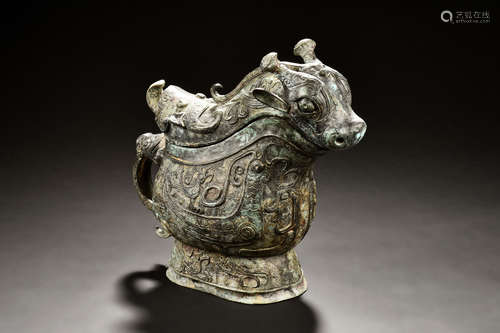 ARCHAIC BRONZE CAST 'HORSE' RITUAL VESSEL, GONG