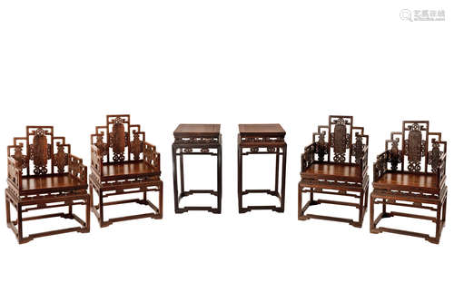 A SET OF FOUR ZITAN HIGH BACK SCROLL FRAME CHAIRS COMPLETED WITH TWO EN
SUITE TEA TABLES