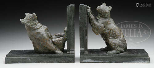 EMILE JOSEPH NESTOR CARLIER (French, 1849-1927) PAIR OF BRONZE BEAR BOOKENDS.