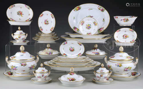 OUTSTANDING CUSTOM ORDERED 19TH CENTURY LARGE DINNER SERVICE BY SPODE.
