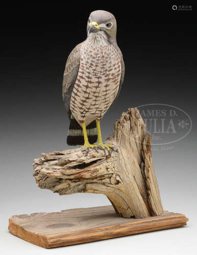FINE REALISTICALLY CARVED PERCHING HAWK SCULPTURE.