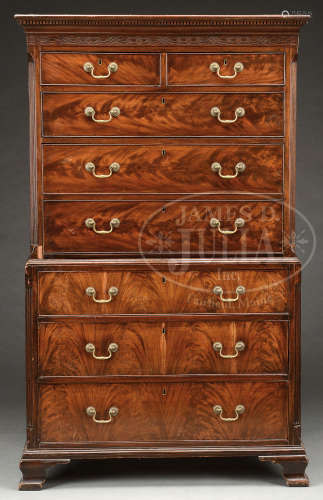 PERIOD GEORGIAN 8 DRAWER CHEST ON CHEST.