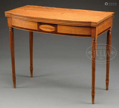 SHERATON BIRDS EYE MAPLE AND MAHOGANY GAMES TABLE.