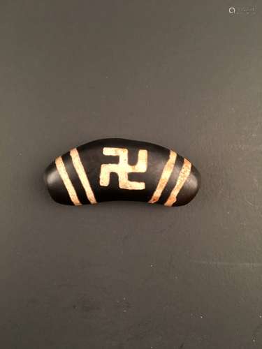 The Old Tibetan Dzi Bead