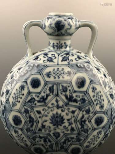 Fine Chinese Ming Style Blue and White Vase