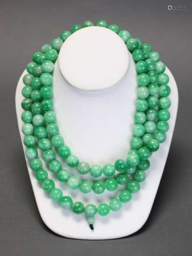 Chinese necklace of jadeite beads