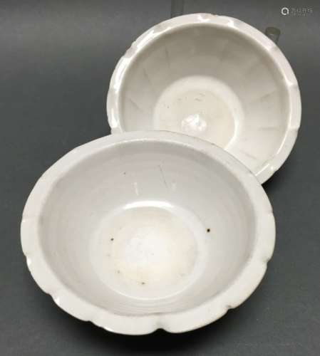 pair of Chinese dingyao ceramic bowls, Ming dynasty