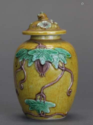 Chinese sancai glazed porcelain jar w/ cover, 19th c.
